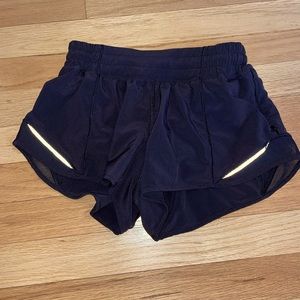 Black HOTTIE HOT LULULEMON SHORTS 2.5in